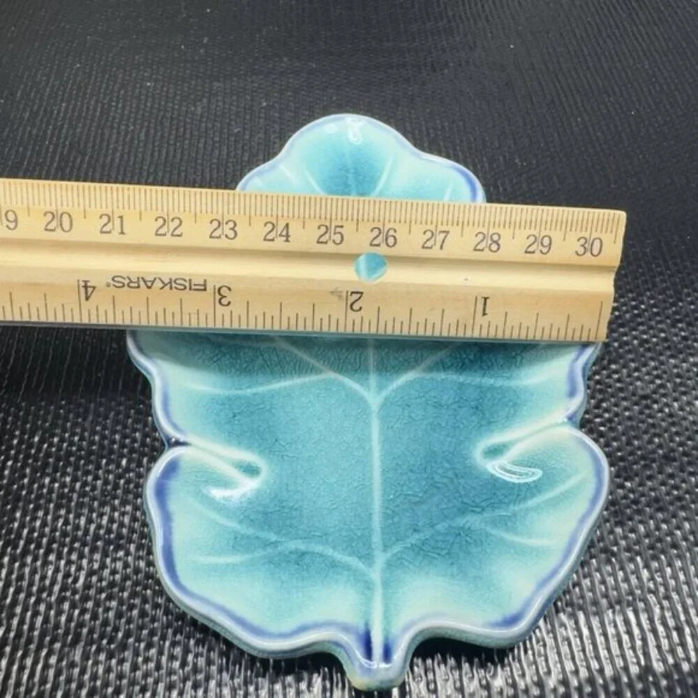 Pottery Dish vintage leaf